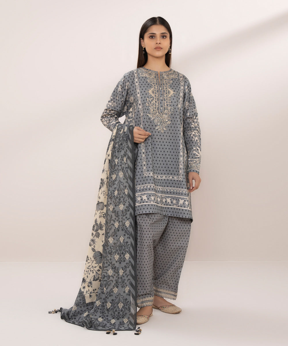 3 Piece Embroidered Lawn Suit for sale