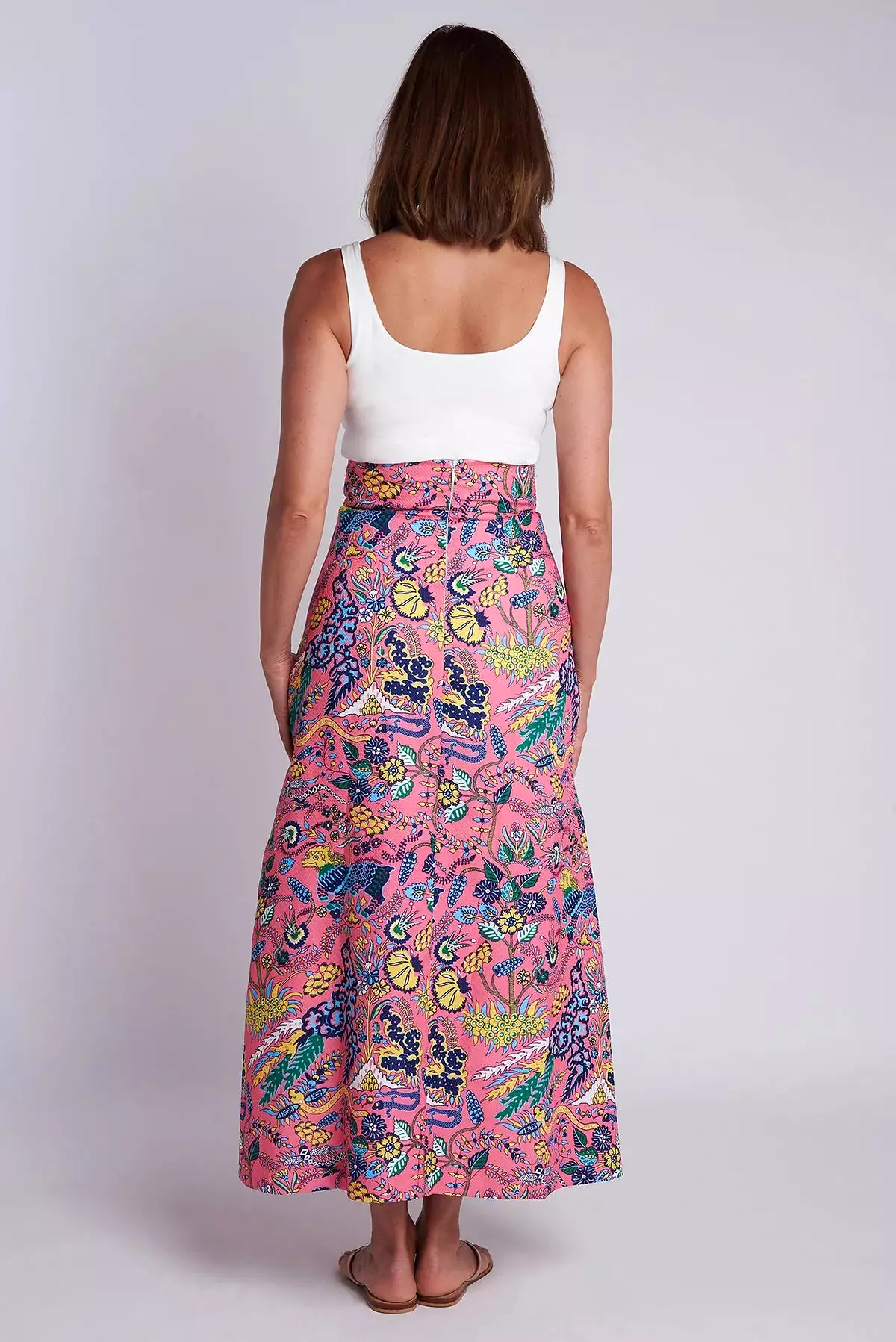 CK Bradley Sanibel Skirt - Eden Pink Multi is an ideal choice for those looking for a fashionable and trendy skirt.