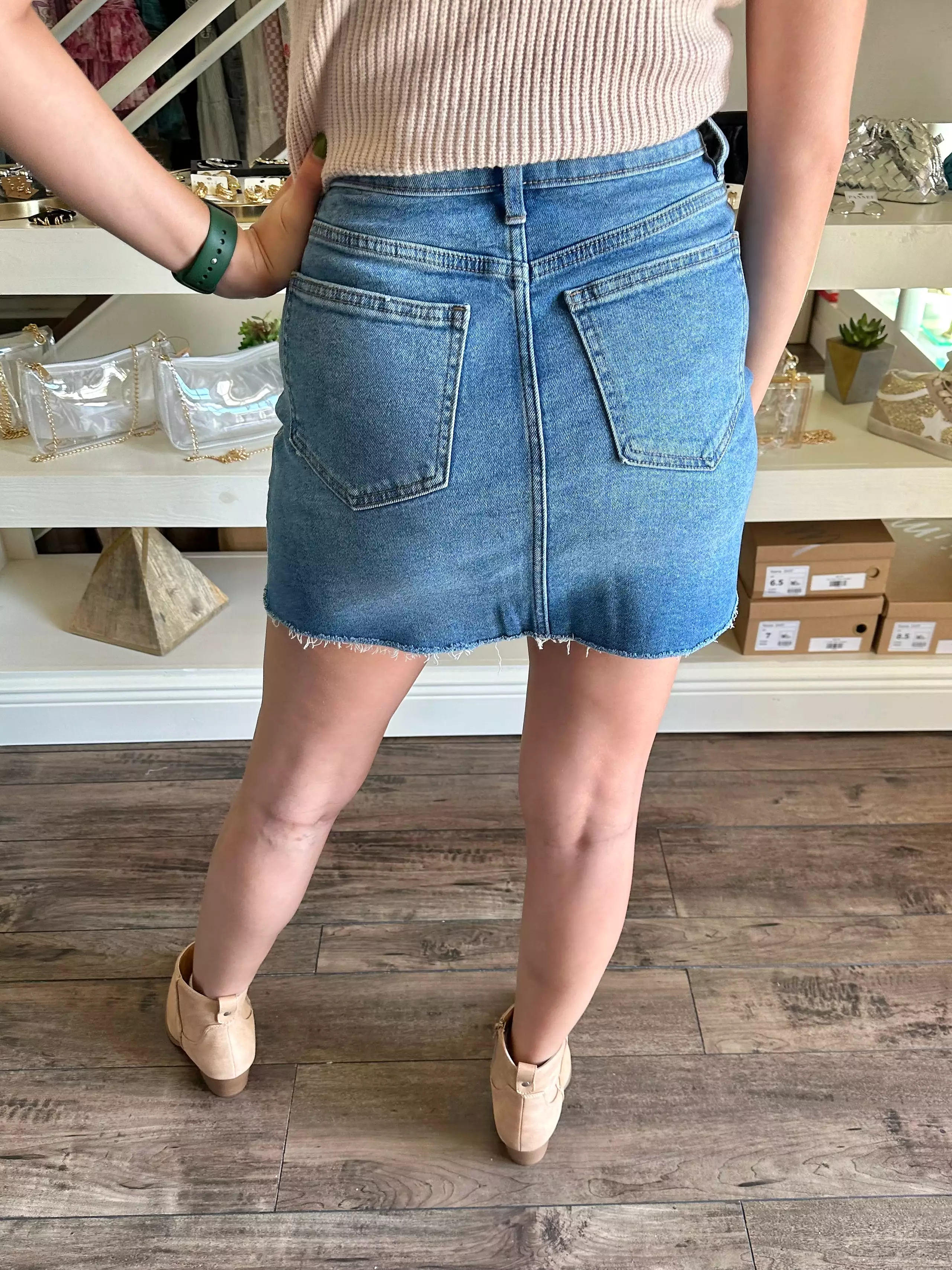 Denim skirt with raw hem