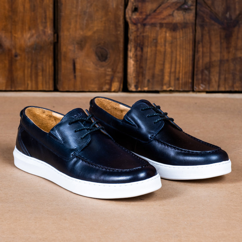 Kingsley Heath boat shoe navy white